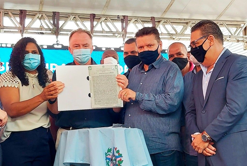 entrega_terreno_pericia_FotoElaineDalGobbo.jpg