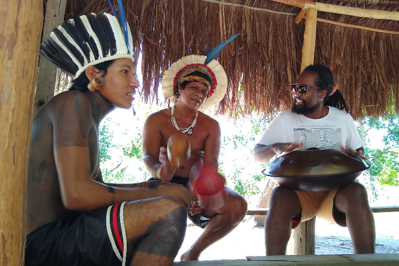 Handpan-indigena-3_LuccasMartins-CaciqueKarai_cred_GiulyannaCipriano.png