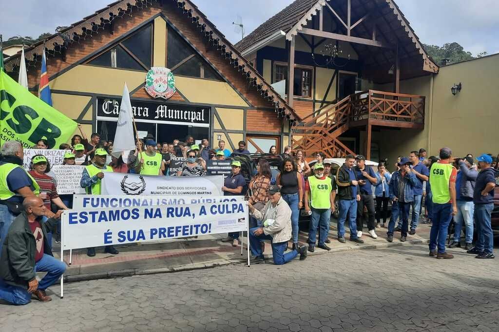 DomingosMartinsProtestoDivulgacao.jpg