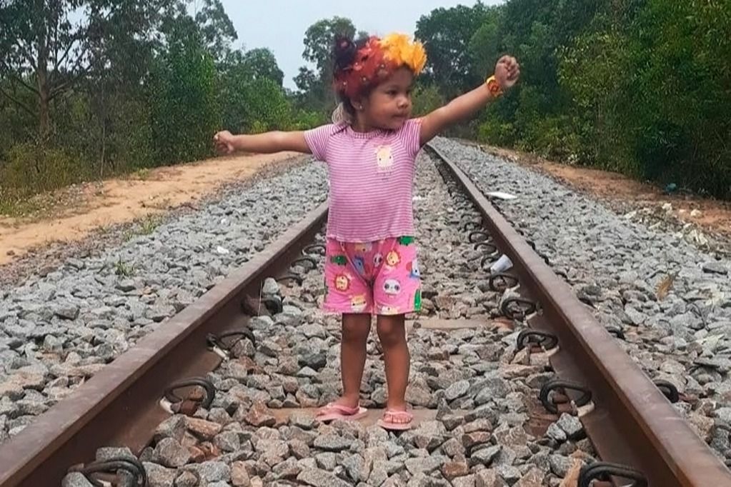 crianca_indigena_ocupacao_trilhos_redes_sociais.jpeg