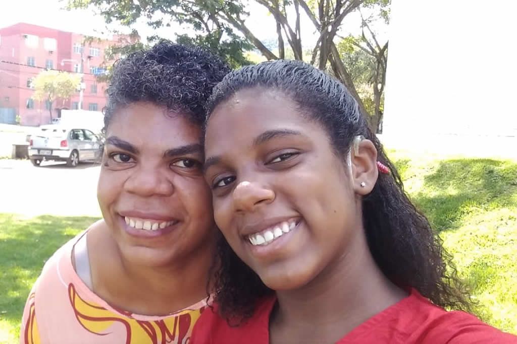 elizete_filha_apasod_implante_coclear_tfd_arquivo_pessoal.jpg