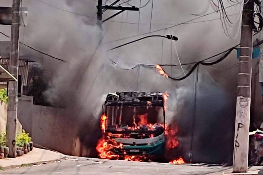 onibus_incendiado_FotoReproduo.jpg