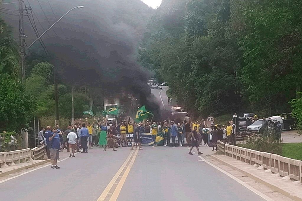 interdicao_total_marechal_floriano_13h15_prf_es.jpeg