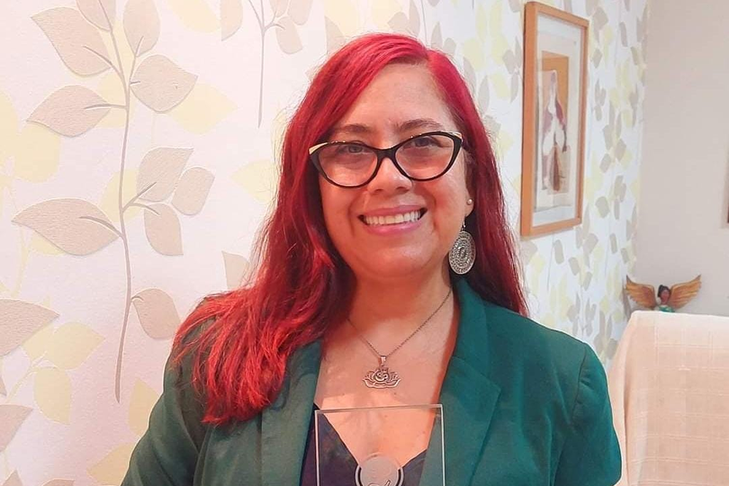 renata_bomfim_escritora_aesl_redes_sociais.png