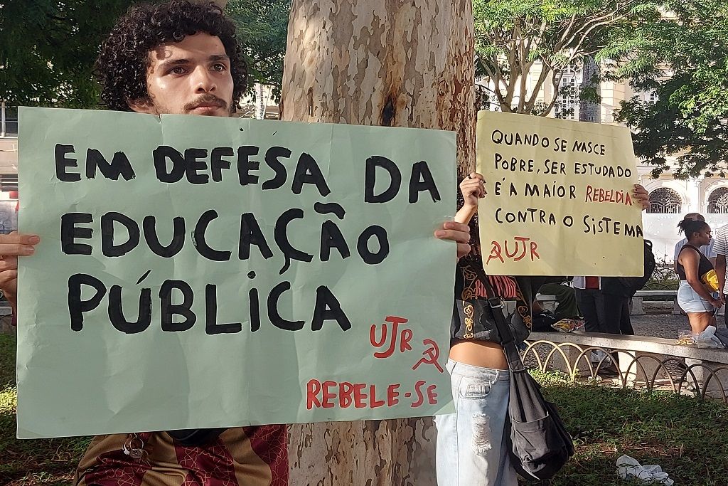 ato_revoga_ensino_medio2_FotoElaineDalGobbo.jpg