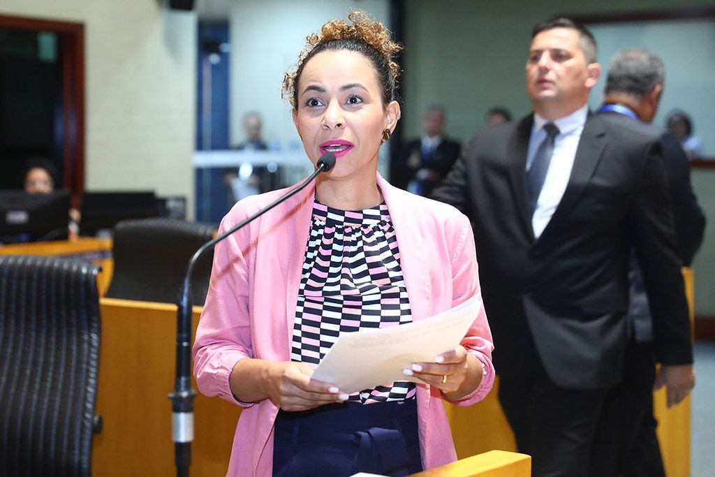 camila_discurso_ales_ellencampanharo_ales.jpg