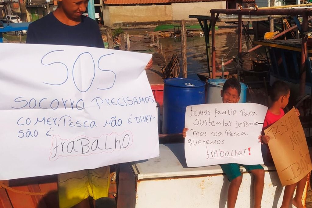 cartazes_protesto_pescadores_parados_redes_sociais.jpeg