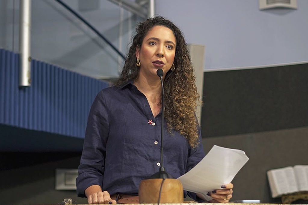 karlacoser_plenarioCMV_CMV.jpg