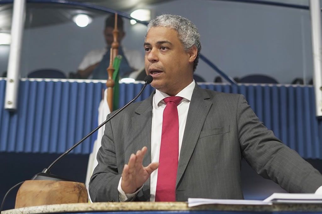 vereador_andremoreira_plenario_redessociais.jpg