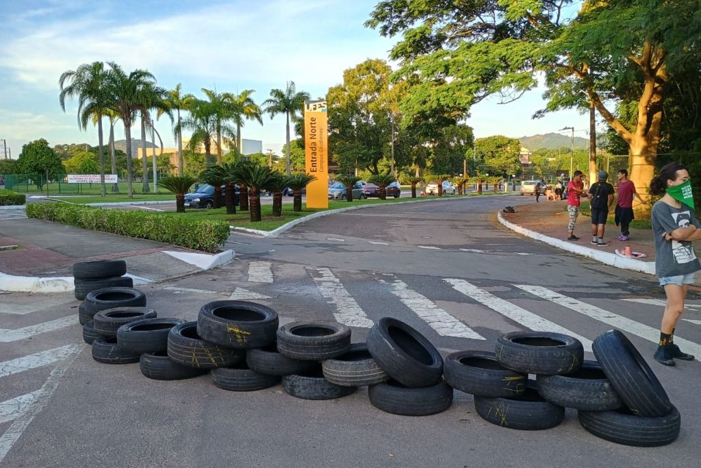 bloqueio_ufes_greve_leitor.jpg