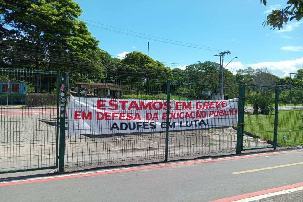 greve_ufes_portao_leitor.jpg