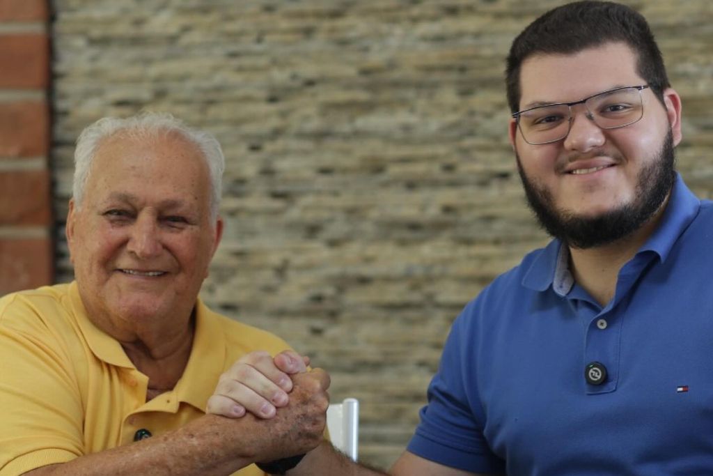 ferraco_junior_maos_dadas_redes.jpg